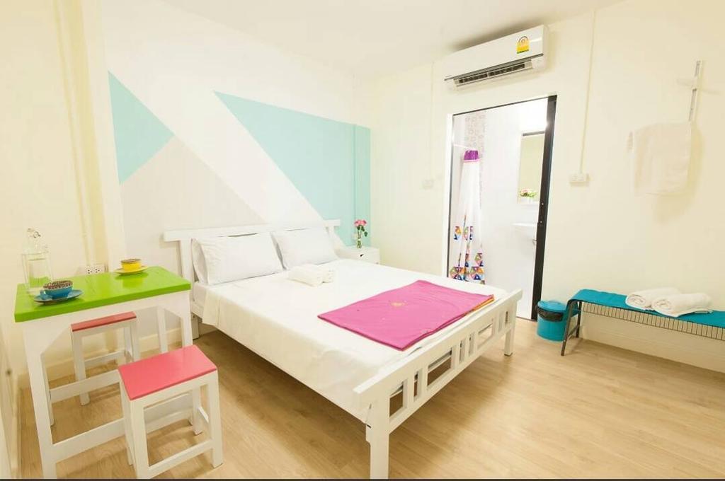 My Thai Hostel Bangkok Exterior photo